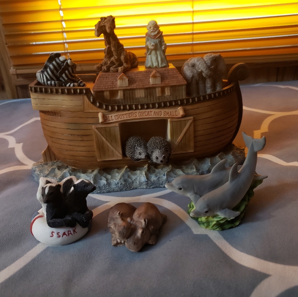 Stone Critters Littles Noah's Ark, with 7 Animals and Noah